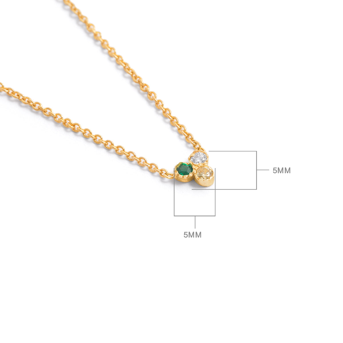 قلادة مثلثة مرصعة بالجواهر