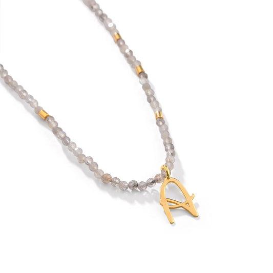 حرف A قلادة الحجر