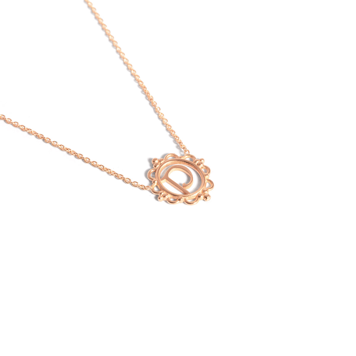 قلادة حرف P نيام