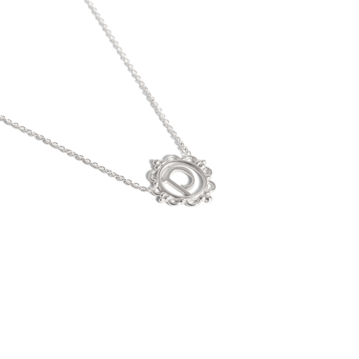 قلادة حرف P نيام