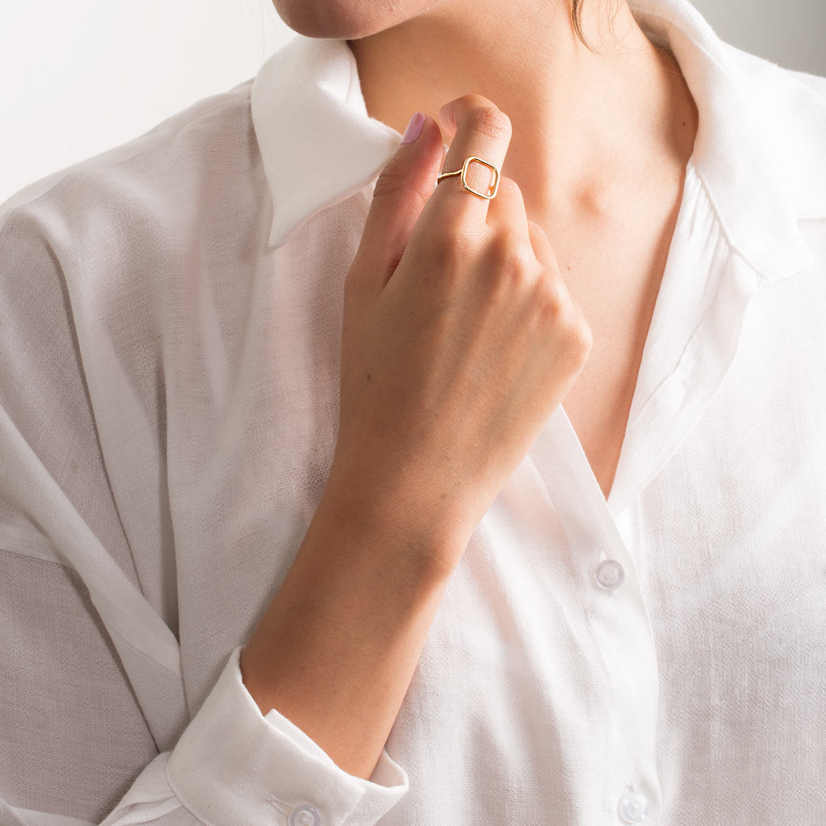 حلقة مربعة منحنية