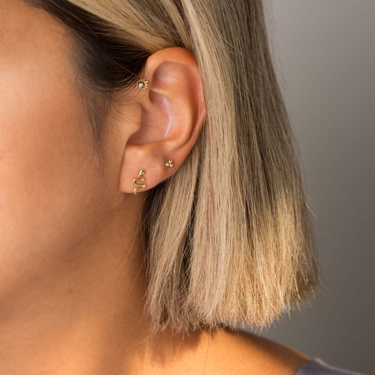 أقراط على شكل ثعبان