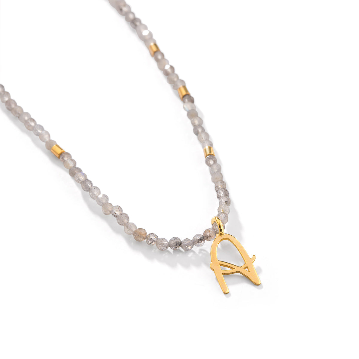 حرف A قلادة الحجر